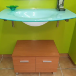 Mueble buk con lavabo de cristal